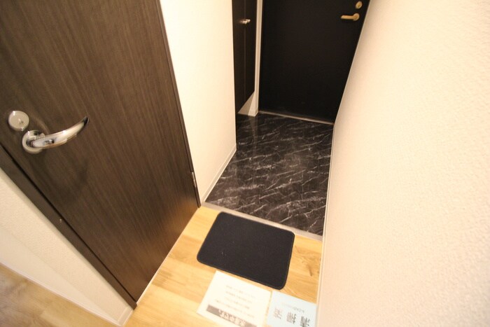 物件内観写真16　(玄関)