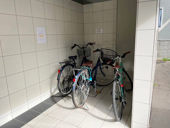 物件外観写真5　(駐輪場)