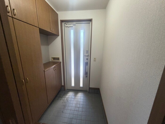 物件内観写真16　(玄関)