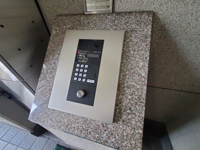 物件外観写真4　(エントランス部分)