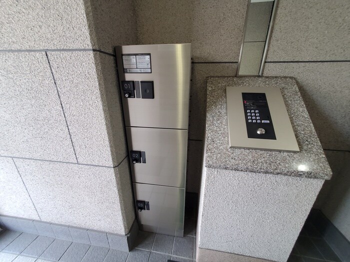 物件外観写真5　(エントランス部分)