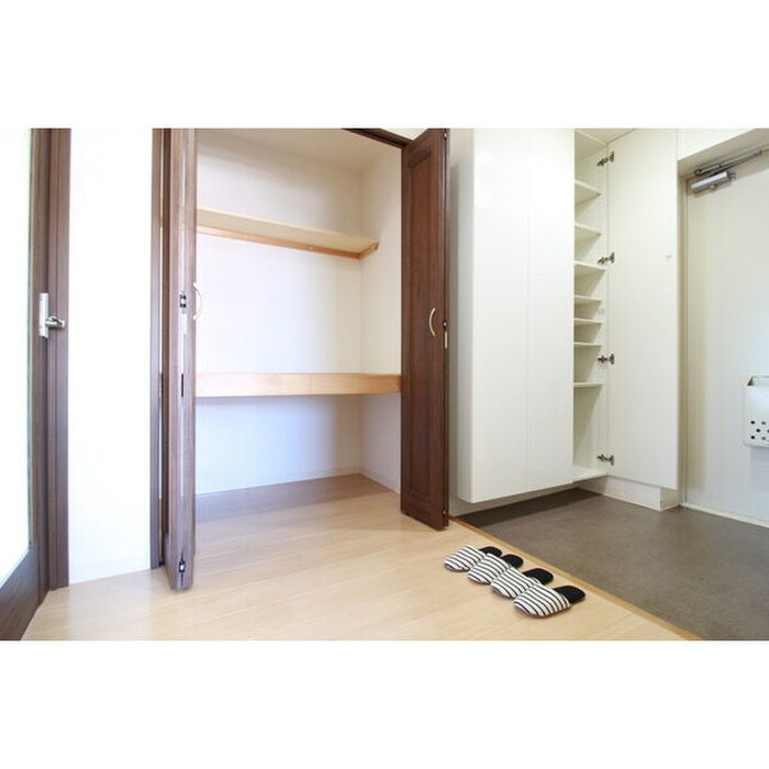 物件内観写真12　(玄関)