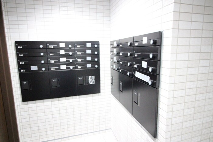 物件外観写真4　(エントランス部分)