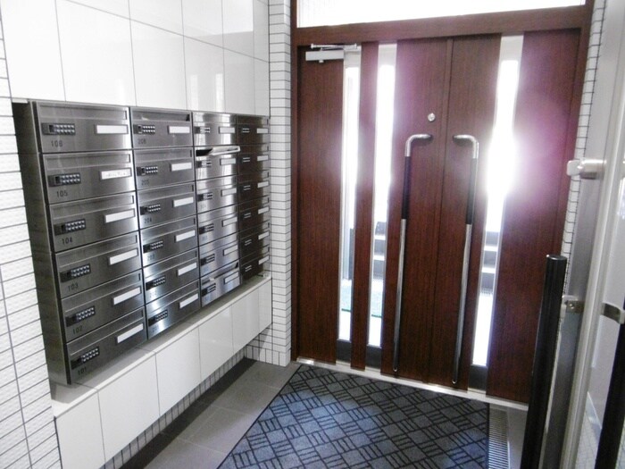 物件外観写真4　(エントランス部分)