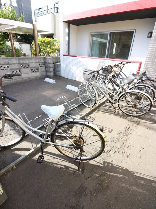 物件外観写真4　(駐輪場)