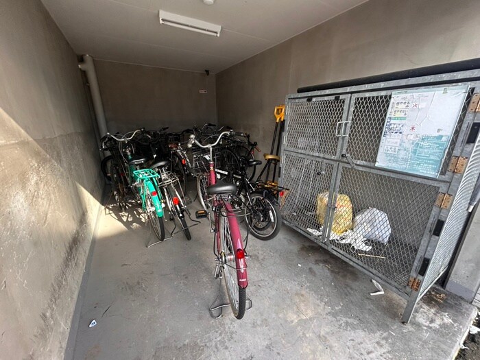 物件外観写真5　(駐輪場)
