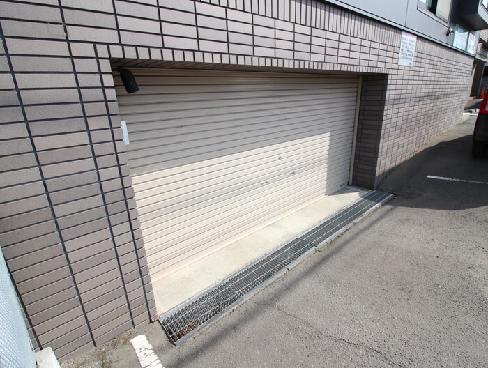 物件外観写真4　(駐車場)