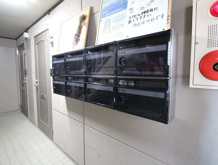 物件外観写真6　(エントランス部分)