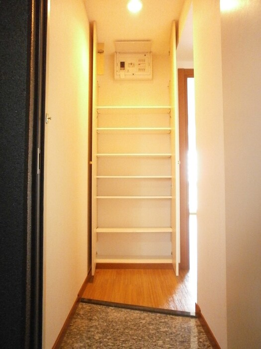 物件内観写真12　(玄関)