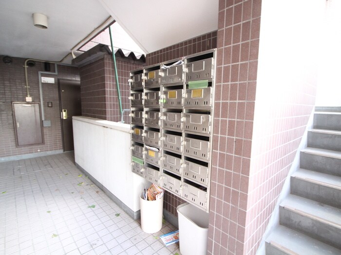 物件外観写真5　(エントランス部分)