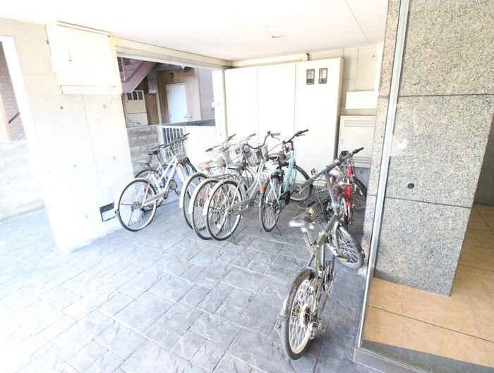 物件外観写真3　(駐輪場)