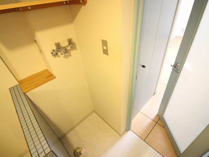 物件内観写真13　(洗濯機置場)