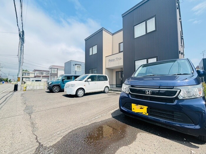 物件外観写真4　(駐車場)