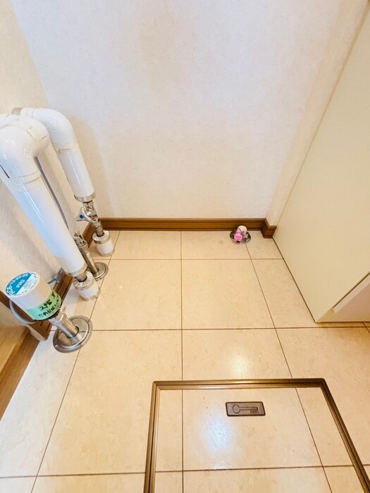 物件内観写真15　(洗濯機置場)