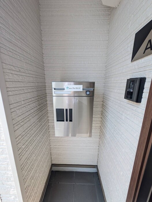 物件外観写真6　(エントランス部分)