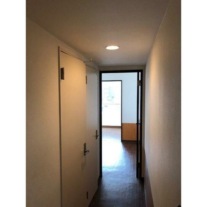 物件内観写真4　(廊下)