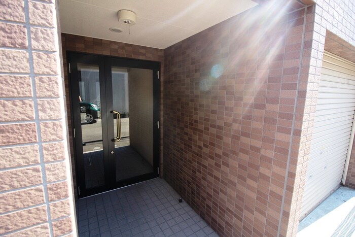 物件外観写真5　(エントランス部分)