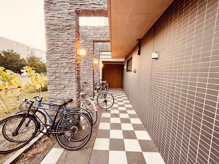 物件外観写真5　(エントランス部分)