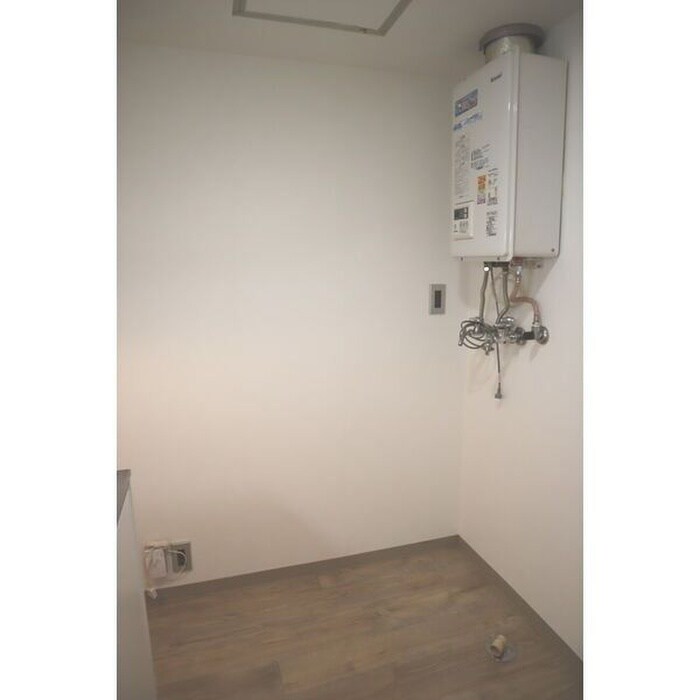 物件内観写真8　(洗濯機置場)