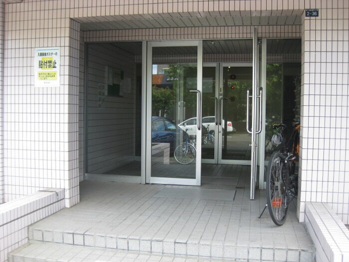 物件外観写真6　(エントランス部分)