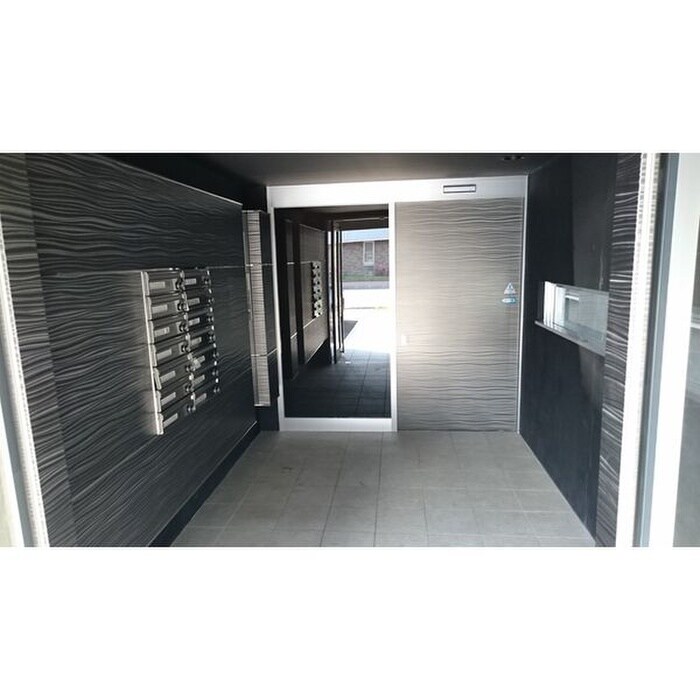 物件外観写真4　(エントランス部分)