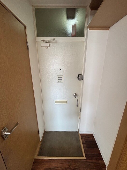 物件内観写真18　(玄関)