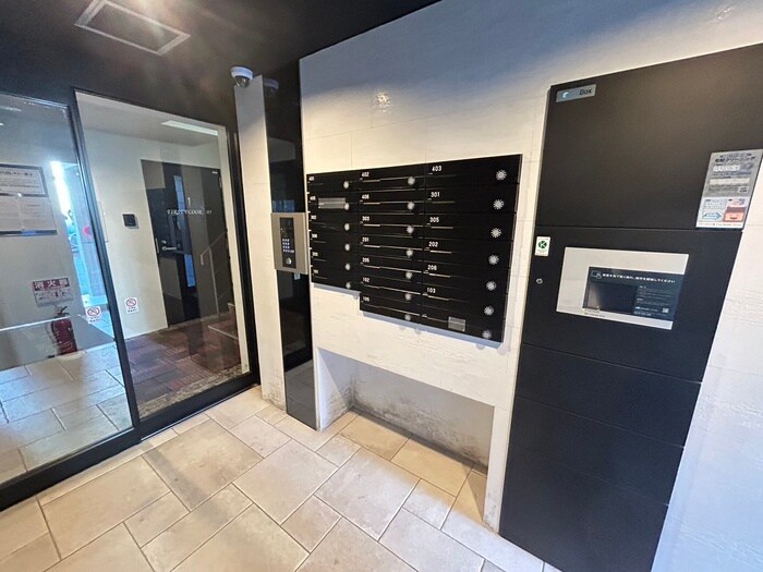 物件外観写真4　(エントランス部分)