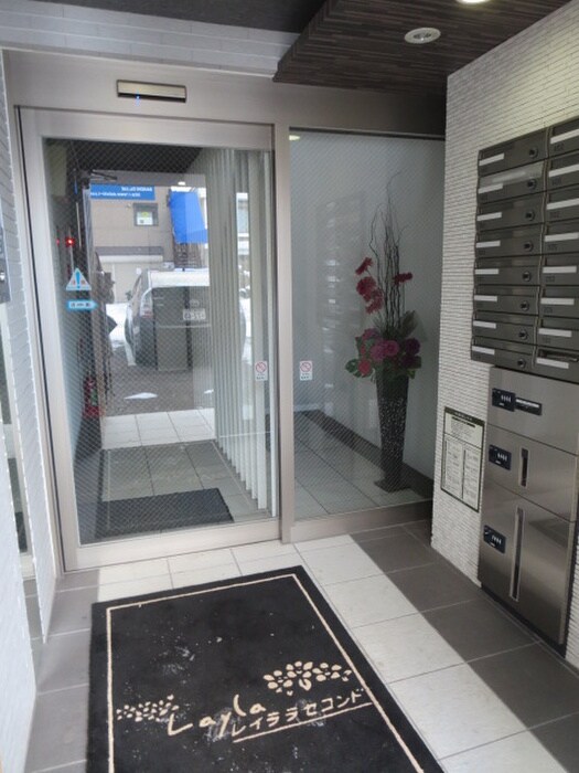 物件外観写真4　(エントランス部分)