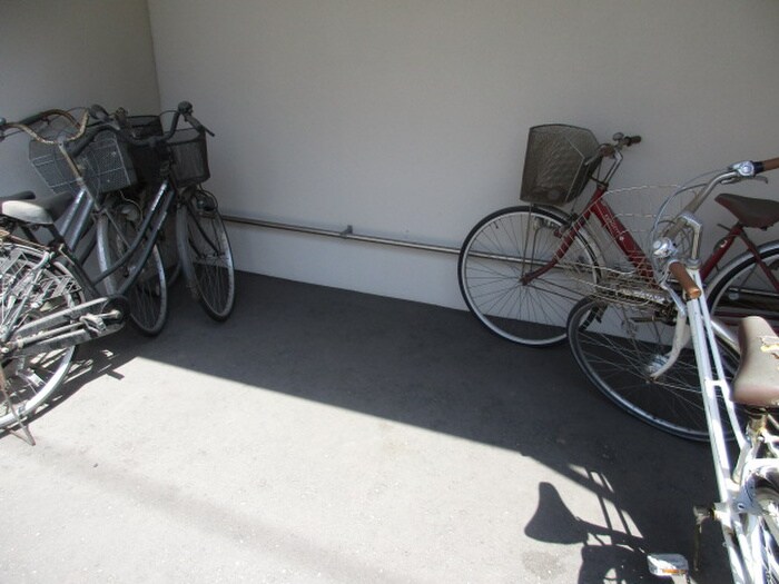 物件外観写真5　(駐輪場)