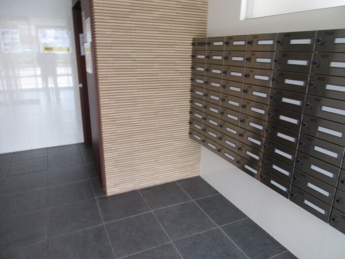 物件外観写真6　(エントランス部分)