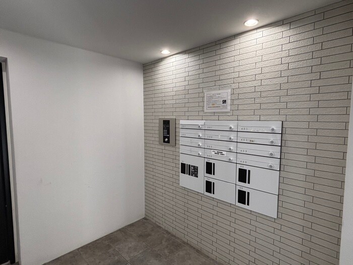 物件外観写真5　(エントランス部分)