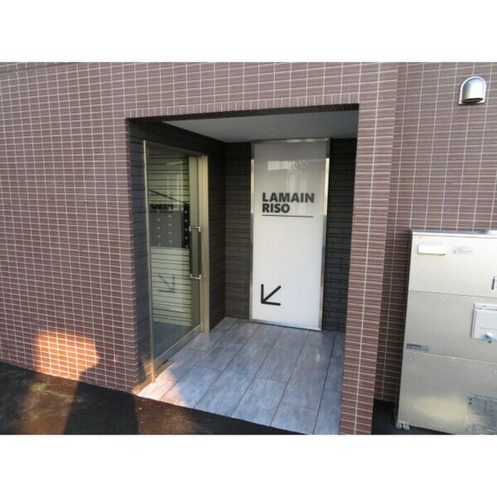 物件外観写真3　(エントランス部分)