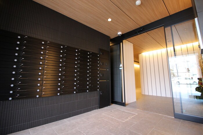 物件外観写真3　(エントランス部分)