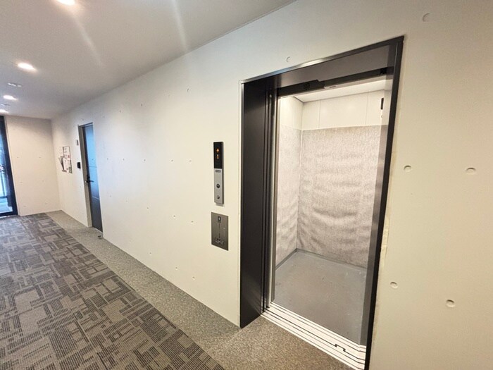 物件外観写真4　(エントランス部分)