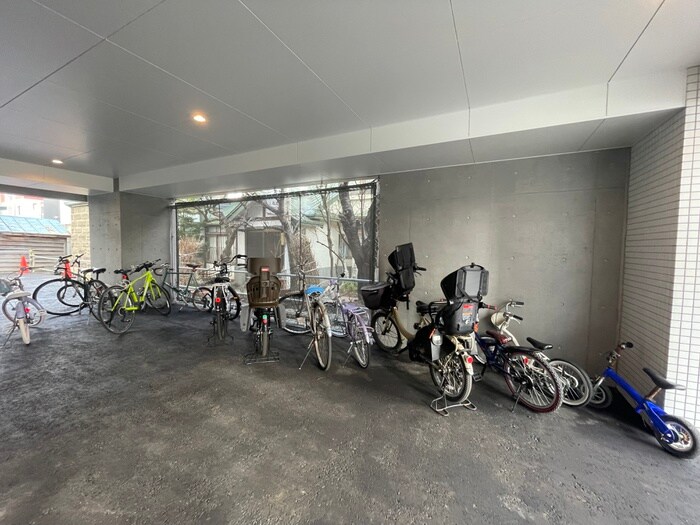 物件外観写真5　(駐輪場)