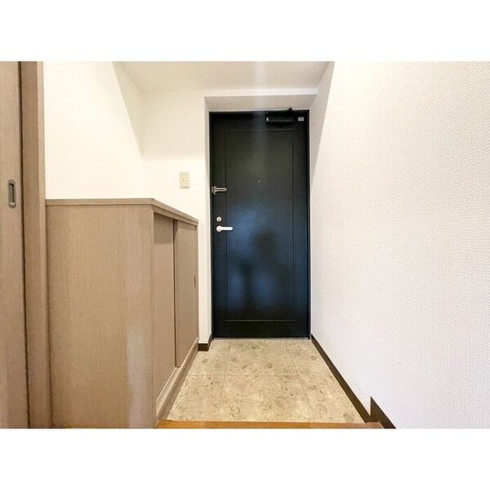 物件内観写真11　(玄関)