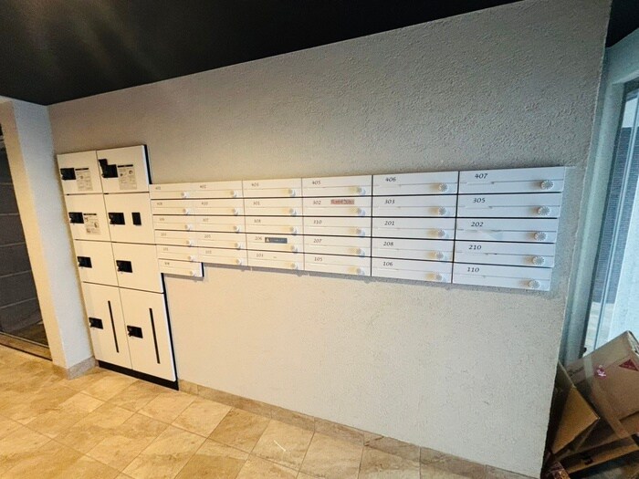 物件外観写真4　(エントランス部分)