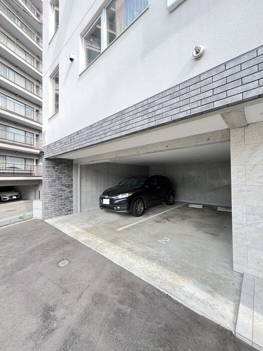 物件外観写真3　(駐車場)