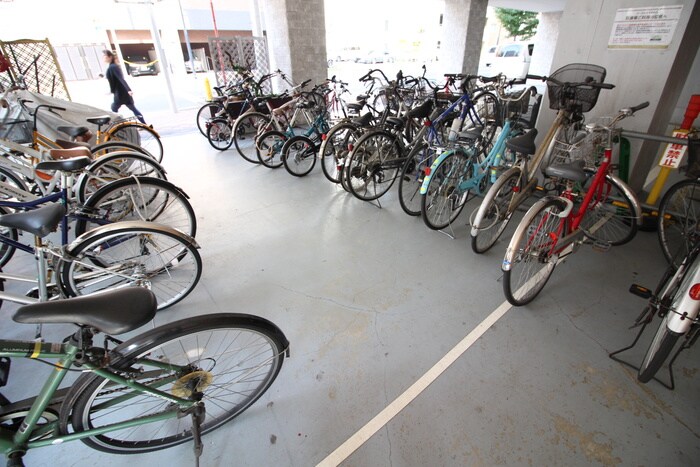 物件外観写真5　(駐輪場)