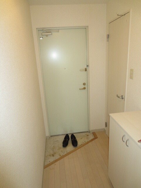 物件内観写真16　(玄関)
