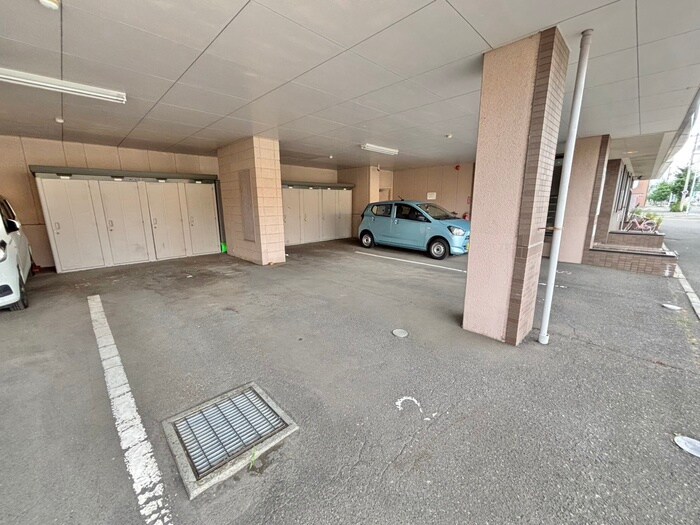 物件外観写真4　(駐車場)