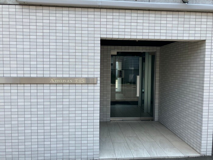 物件外観写真4　(エントランス部分)