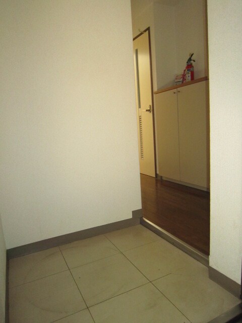 物件内観写真12　(玄関)