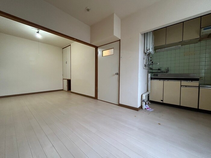 物件内観写真2　(居室)