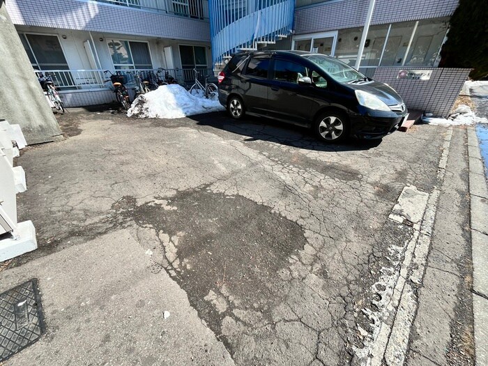 物件外観写真3　(駐車場)