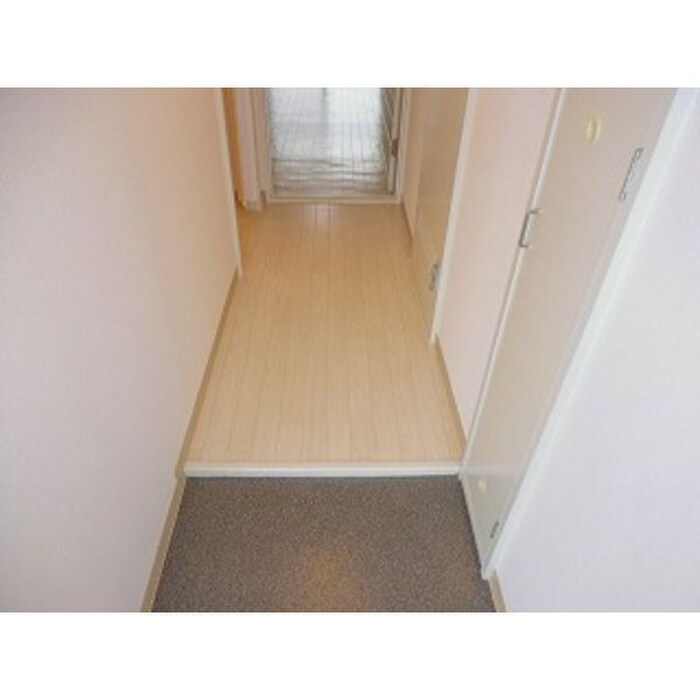 物件内観写真14　(玄関)