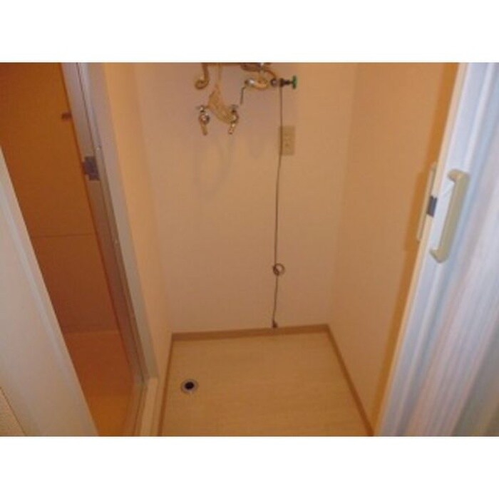 物件内観写真15　(洗濯機置場)