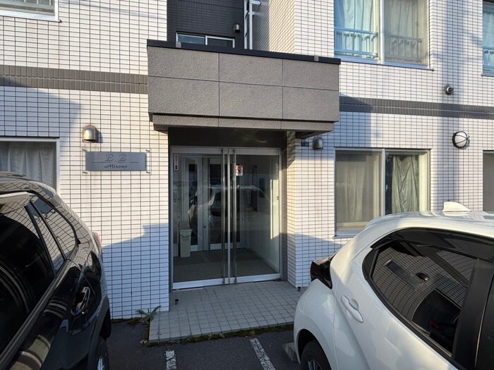 物件外観写真3　(エントランス部分)