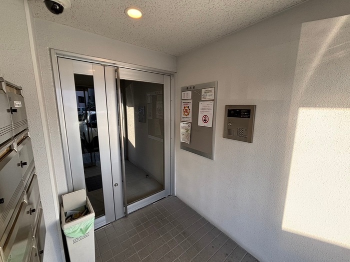 物件外観写真4　(エントランス部分)