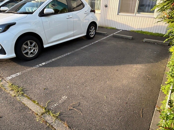 物件外観写真6　(駐車場)
